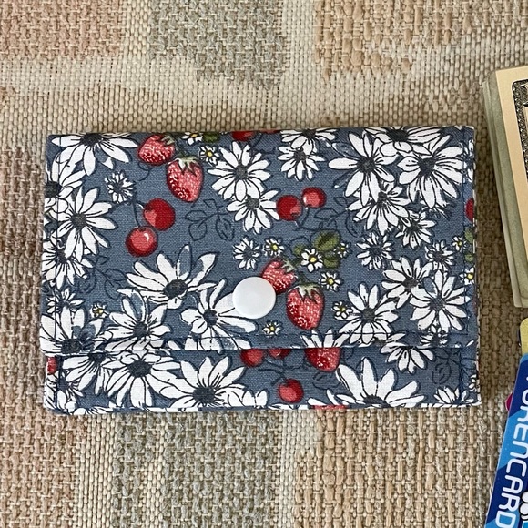 Stylish Snap Card Wallet/Business Card/Gift Card Holder made with Cotton Fabric - Picture 1 of 5